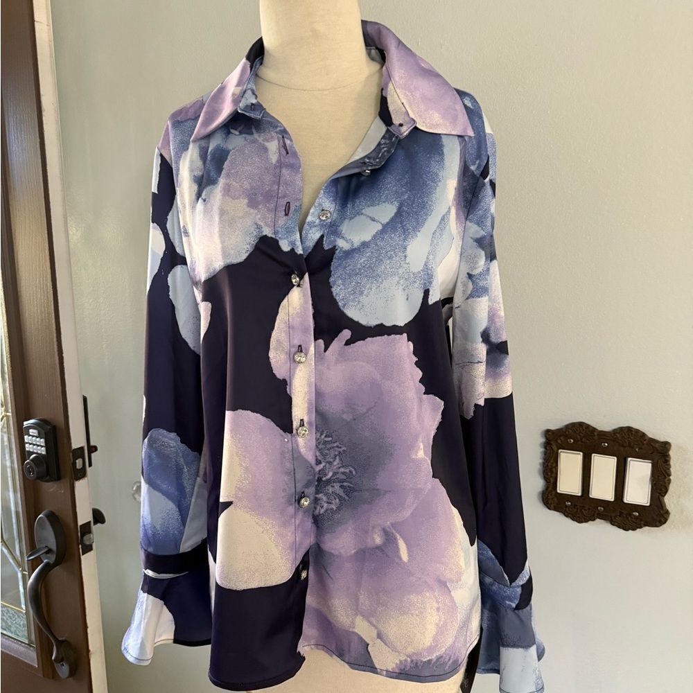 Brand new muse Floral Women's Top size 8